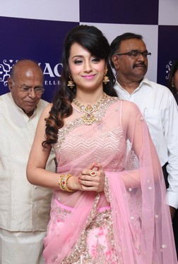 Trisha Launches NAC Jewellers at Kanchipuram